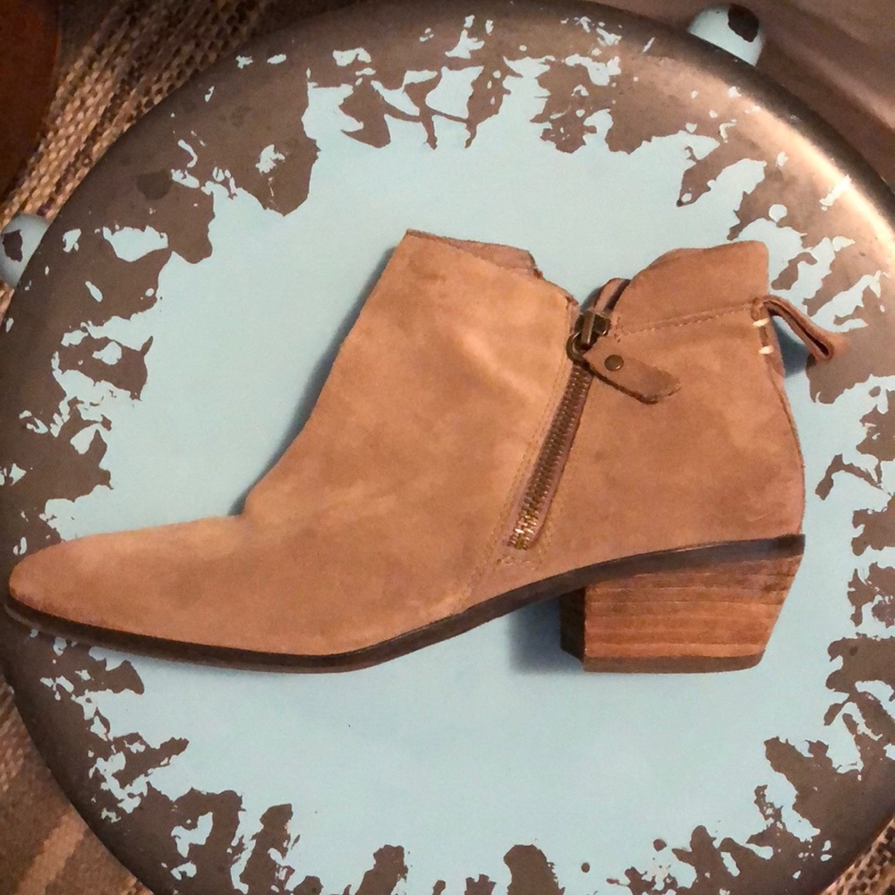 Suede boots